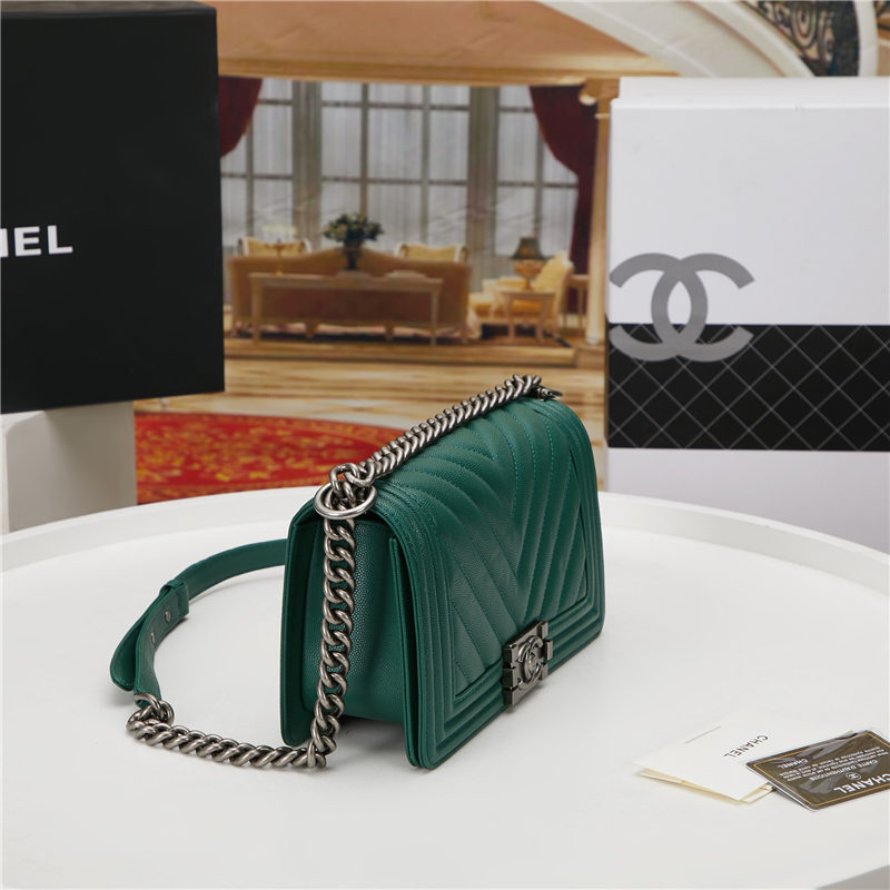 BOY Chanel HANDBAG Chevrons Pattern Grained Calfskin Green B