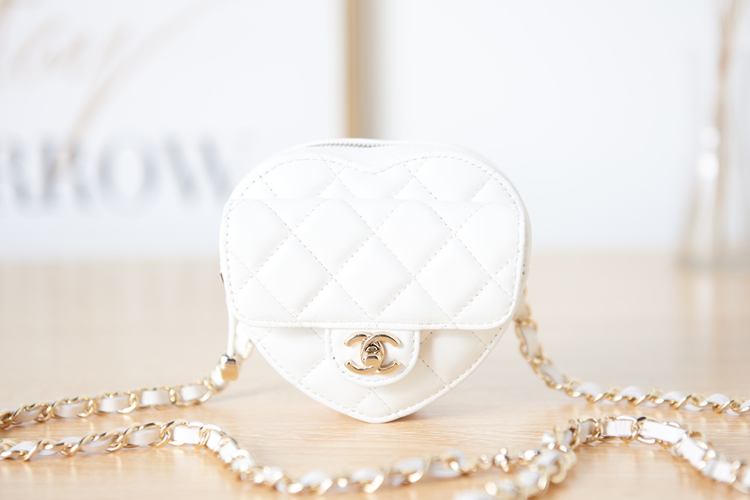 Chanel Mini HEART BAG Lambskin & Gold-Tone Metal AS2787 A