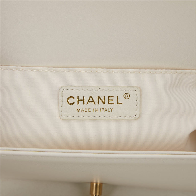 BOY Chanel HANDBAG Lambskin White B