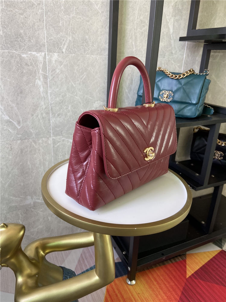 SMALL FLAP BAG WITH TOP HANDLE Chevrons Pattern Shiny Calfskin Gold Metal Burgundy High