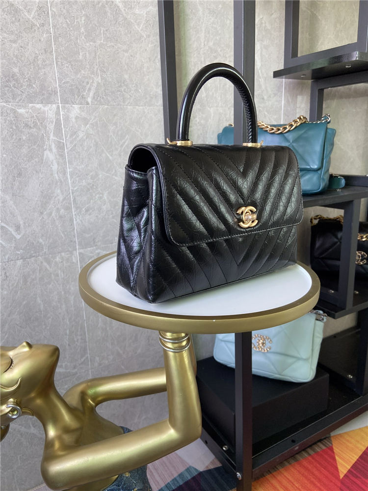 SMALL FLAP BAG WITH TOP HANDLE Chevrons Pattern Shiny Calfskin Gold Metal Black High