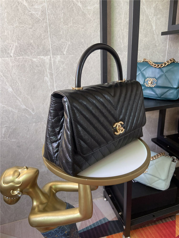 FLAP BAG WITH TOP HANDLE Chevrons Pattern Shiny Calfskin Gold Metal Black High