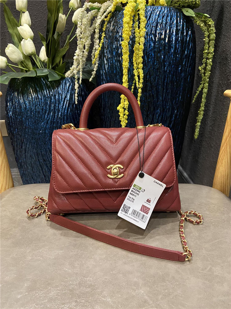 SMALL FLAP BAG WITH TOP HANDLE Chevrons Pattern Grained Calfskin Gold Metal Burgundy High