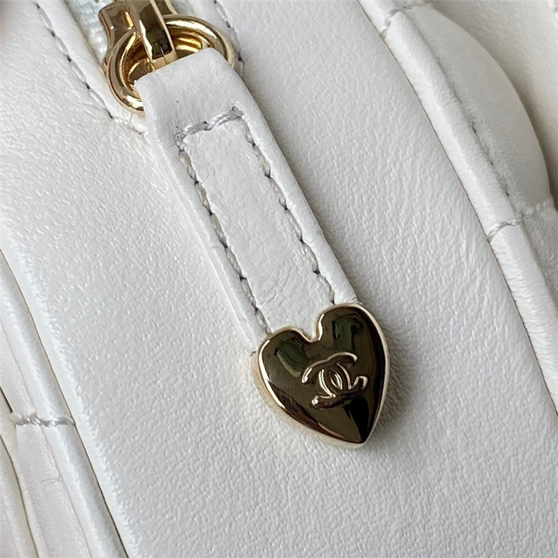 Chanel Mini HEART BAG Lambskin & Gold-Tone Metal AS3189 A