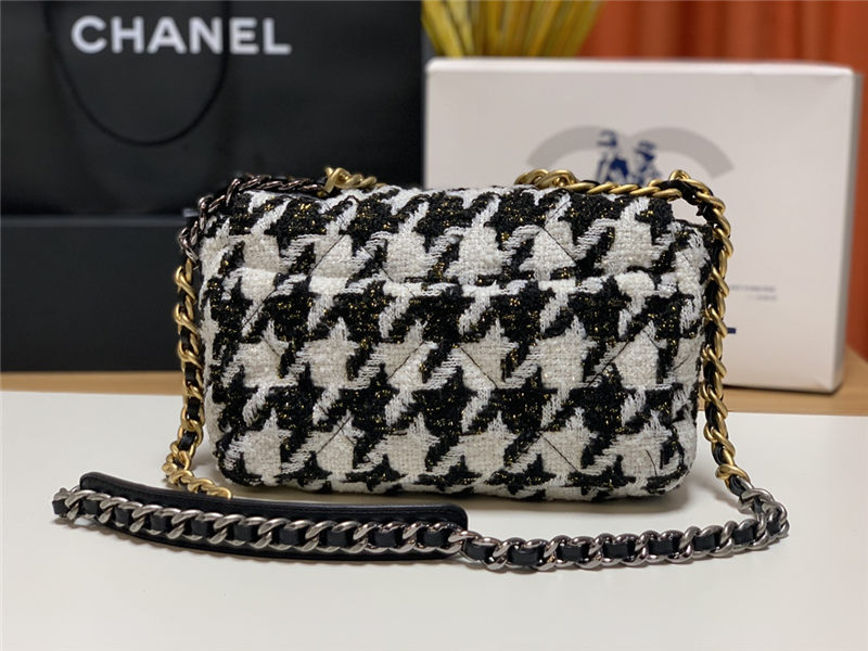 Chanel 19 Flap Bag Tweed Gold-Tone Houndstooth Black-White High