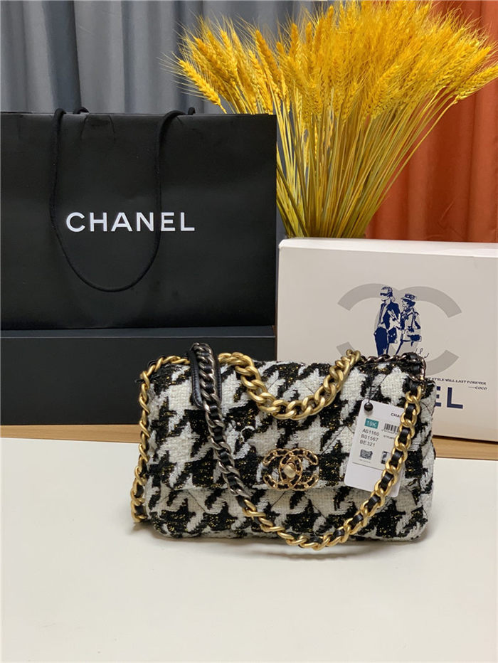 Chanel 19 Flap Bag Tweed Gold-Tone Houndstooth Black-White High