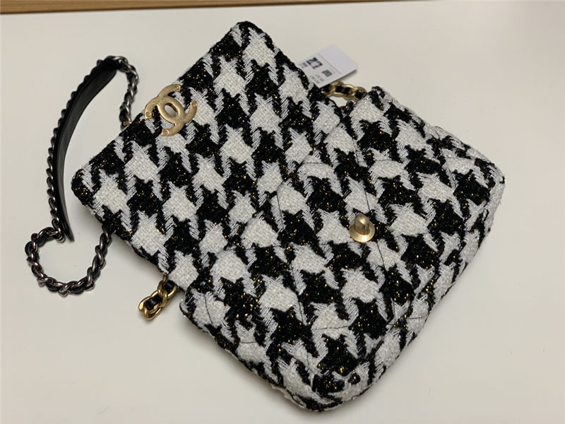 Chanel 19 Flap Bag Tweed Gold-Tone Houndstooth Black-White High