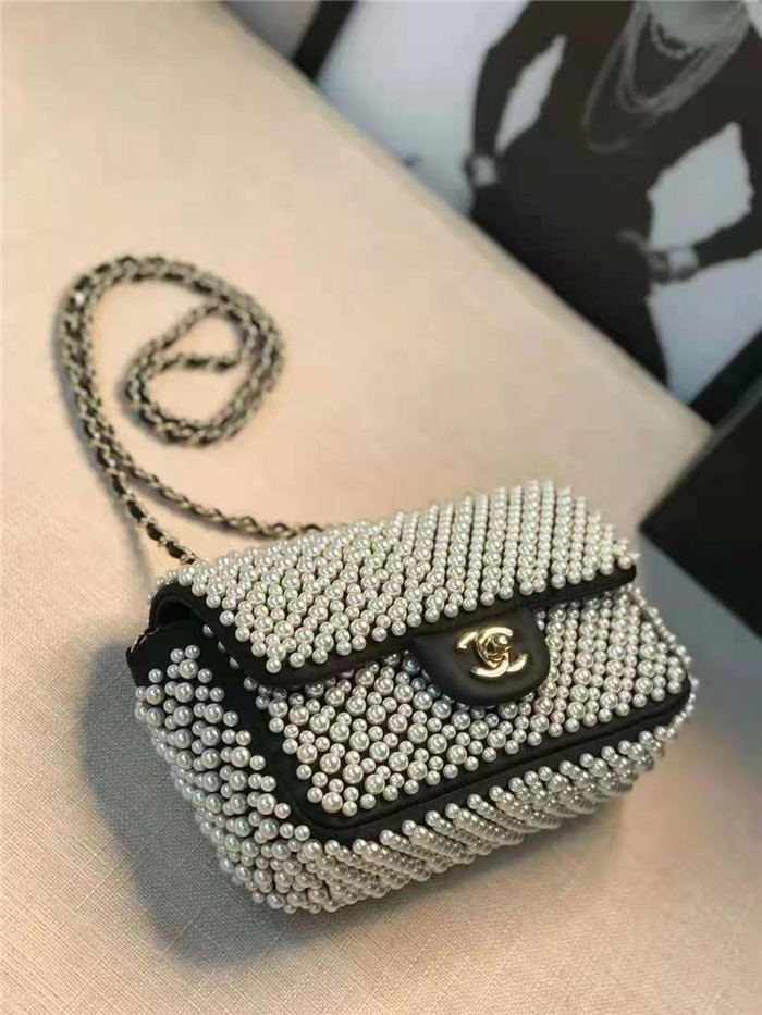 Mini CLASSIC HANDBAG Lambskin Pearls Gold Metal Black High