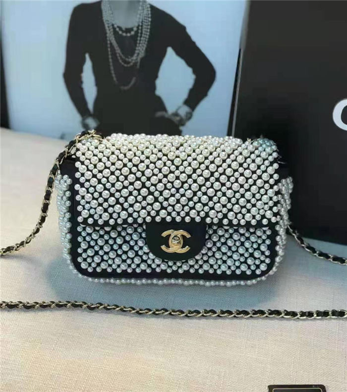 Mini CLASSIC HANDBAG Lambskin Pearls Gold Metal Black High