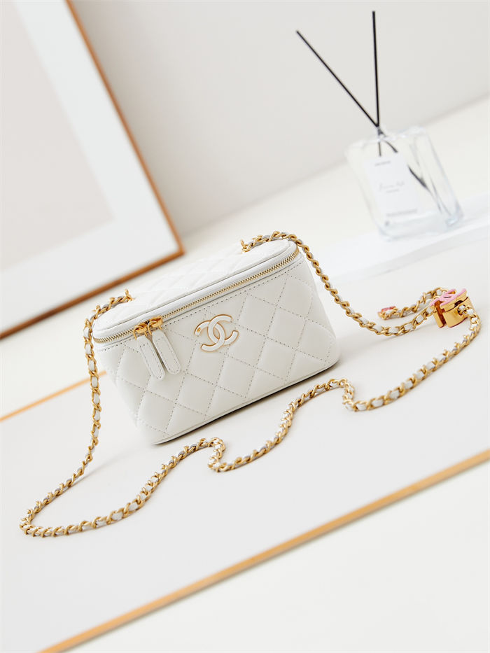 Chanel Vanity with Chain AP3940 Lambskin White High