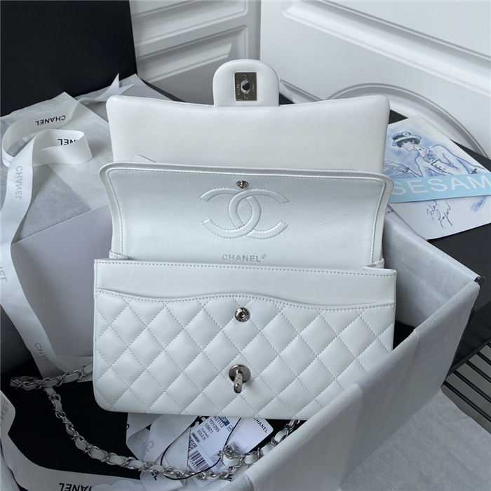 Medium CLASSIC HANDBAG Lambskin White Silver Metal A