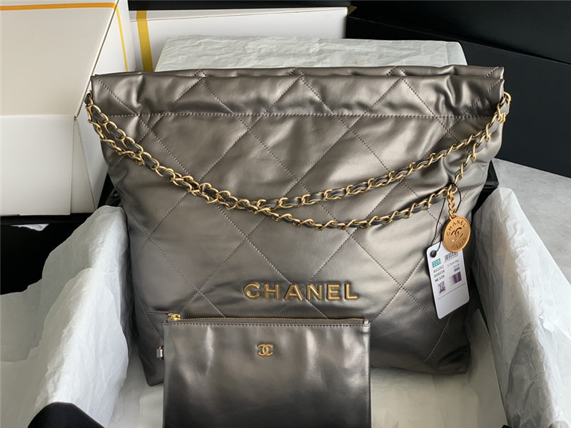 Chanel 22 MEDIUM HANDBAG Shiny Calfskin & Gold-Tone Metal AS3261 Ruthenium High