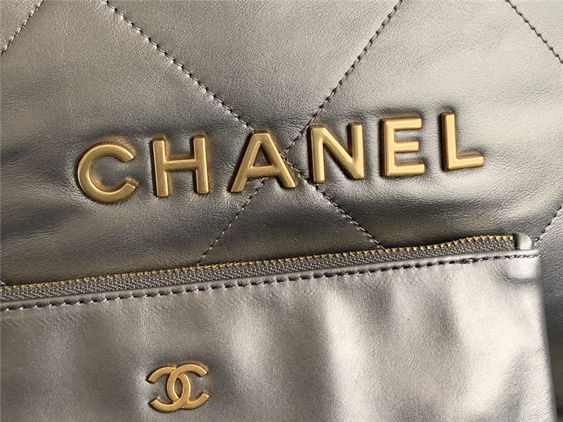 Chanel 22 MEDIUM HANDBAG Shiny Calfskin & Gold-Tone Metal AS3261 Ruthenium High