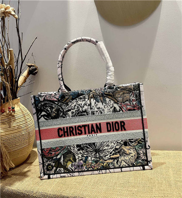 MEDIUM Dior BOOK TOTE Embroidery High