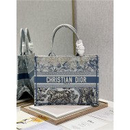 MEDIUM Dior BOOK TOTE Gradient Toile de Jouy Embroidery Blue High