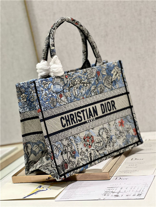 MEDIUM Dior BOOK TOTE Dior Jardin Magique Embroidery Denim High