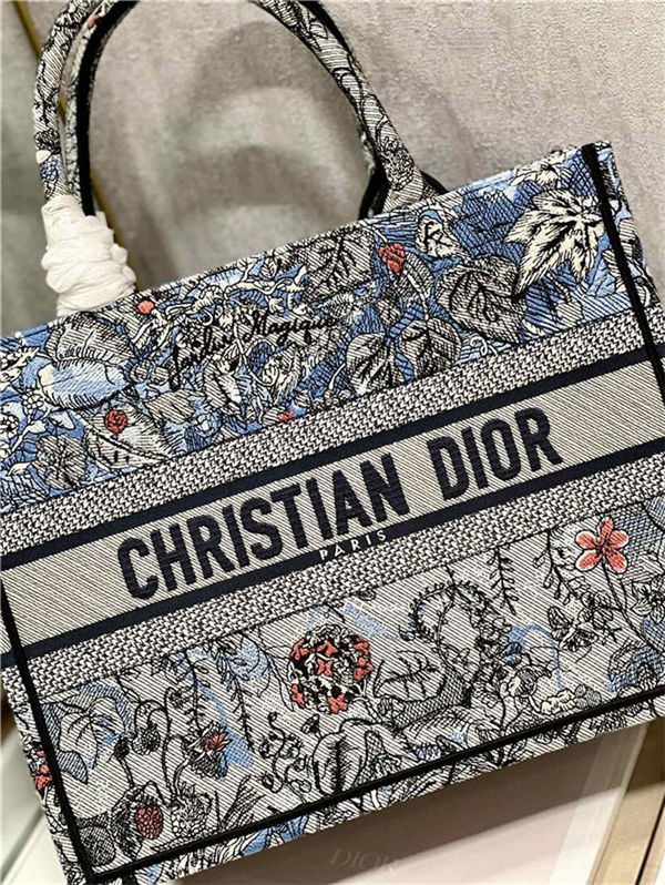 MEDIUM Dior BOOK TOTE Dior Jardin Magique Embroidery Denim High