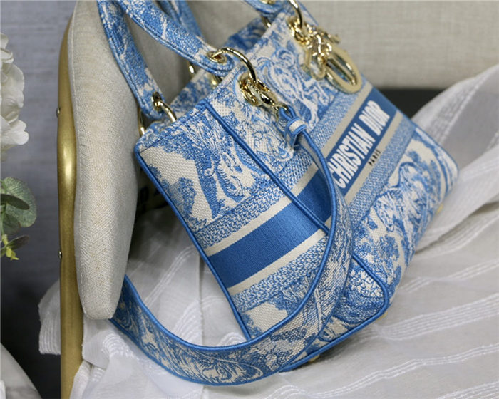 MEDIUM LADY D-LITE BAG Toile de Jouy Reverse Embroidery Blue High