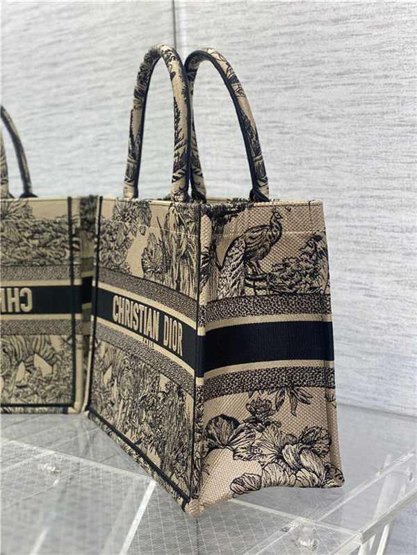 MEDIUM Dior BOOK TOTE Toile de Jouy Voyage Embroidery Beige High