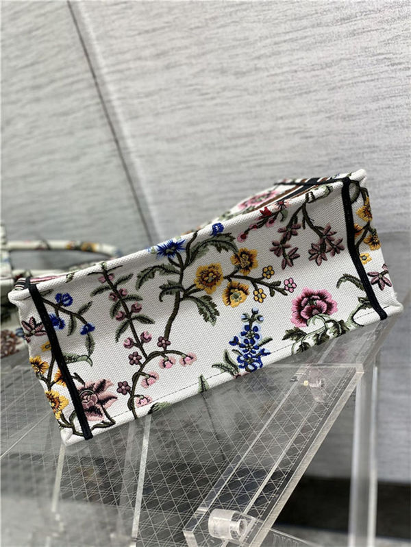 MEDIUM Dior BOOK TOTE Dior Petites Fleurs Embroidery White High