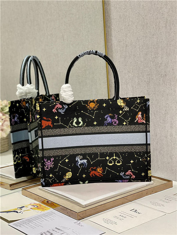 MEDIUM Dior BOOK TOTE Dior Pixel Zodiac Embroidery Black High