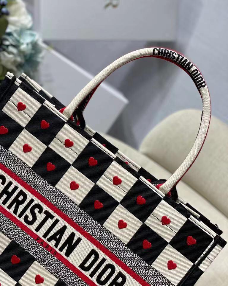 MEDIUM Dior BOOK TOTE Black, White and Red D-Chess Heart Embroidery High