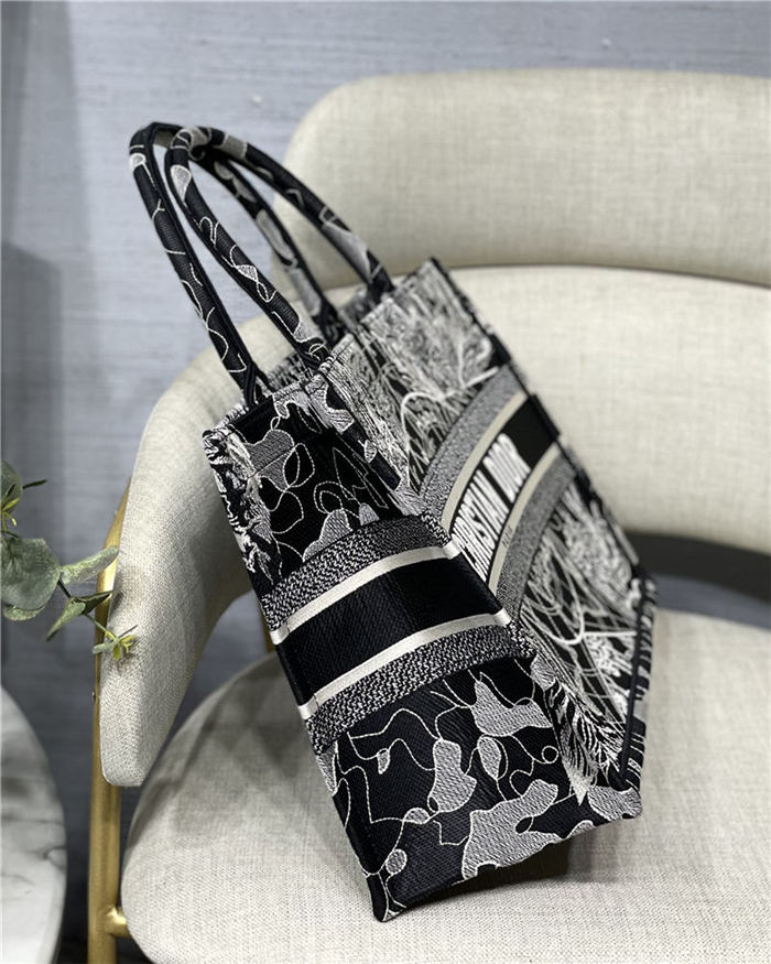 MEDIUM Dior BOOK TOTE Dior Around the World Embroidery Black and White High