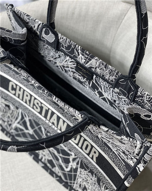 MEDIUM Dior BOOK TOTE Dior Around the World Embroidery Black and White High