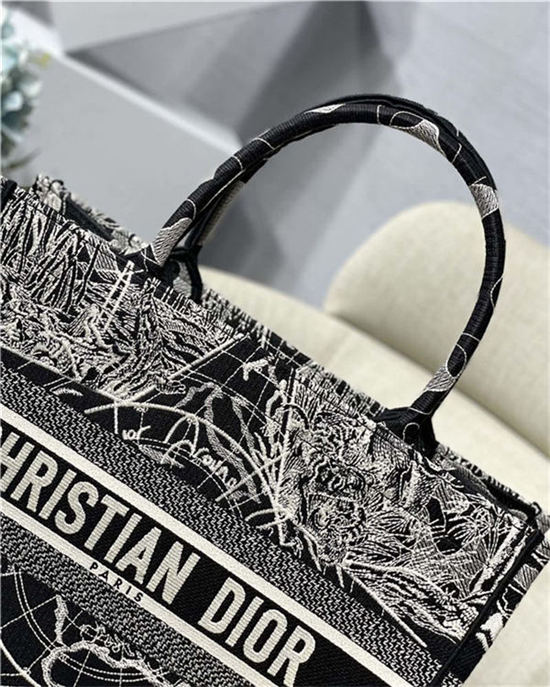 MEDIUM Dior BOOK TOTE Dior Around the World Embroidery Black and White High