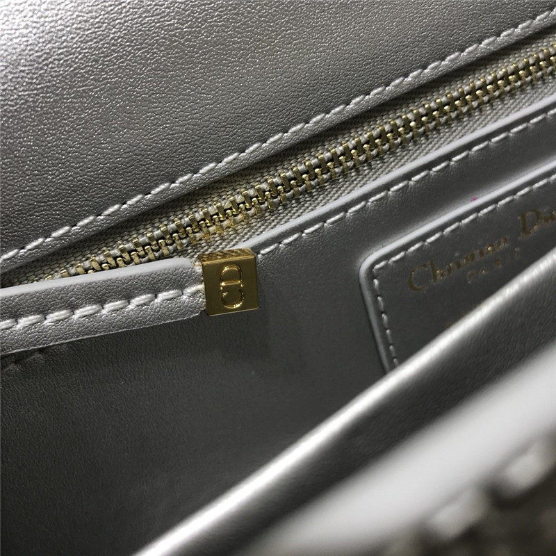 30 MONTAIGNE CHAIN BAG Microcannage Calfskin Silver High