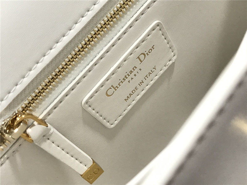 30 MONTAIGNE BAG Calfskin White High