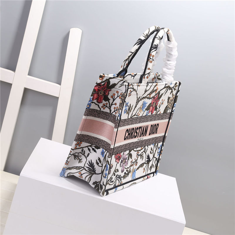 MEDIUM Dior BOOK TOTE Embroidery High