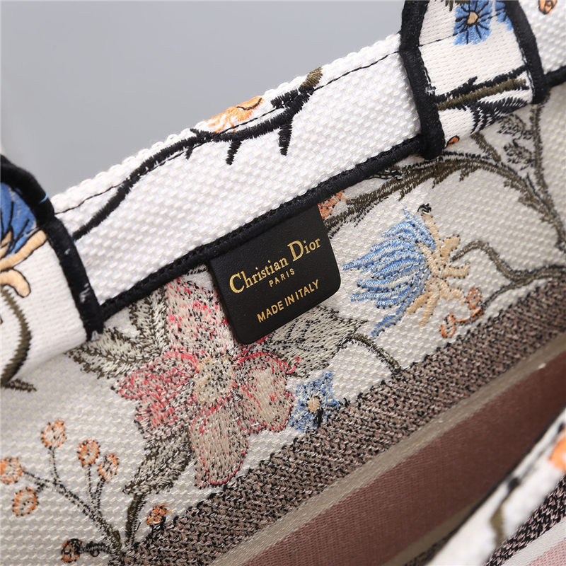 MEDIUM Dior BOOK TOTE Embroidery High