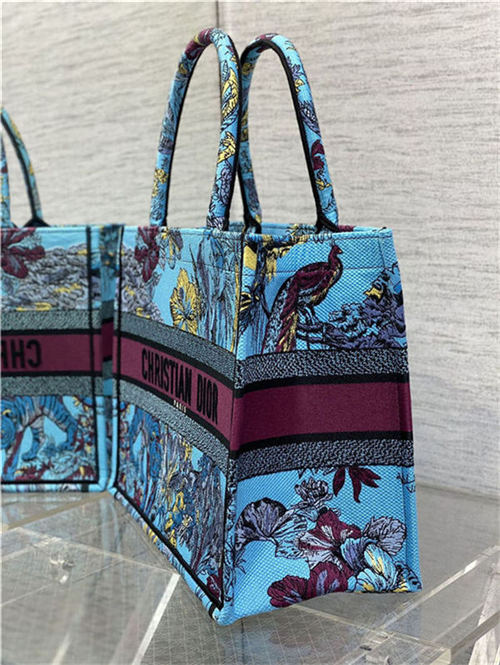 MEDIUM Dior BOOK TOTE Toile de Jouy Voyage Embroidery Blue High