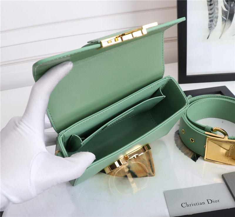 30 MONTAIGNE BOX BAG Enamel Buckle Calfskin Green High