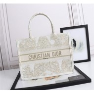 MEDIUM Dior BOOK TOTE Dior Around the World Stella Embroidery Gold-Tone High