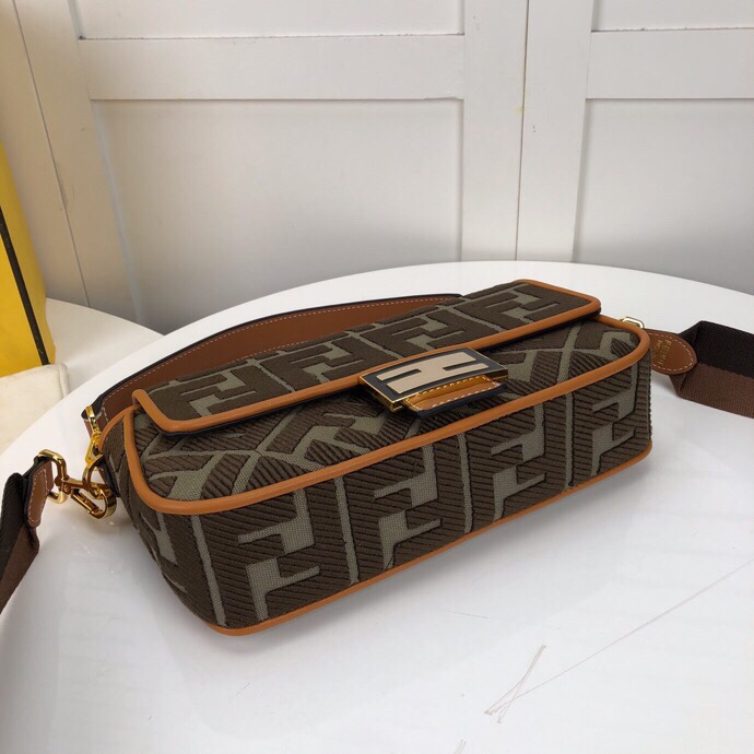 Fendi BAGUETTE Green canvas bag Mid