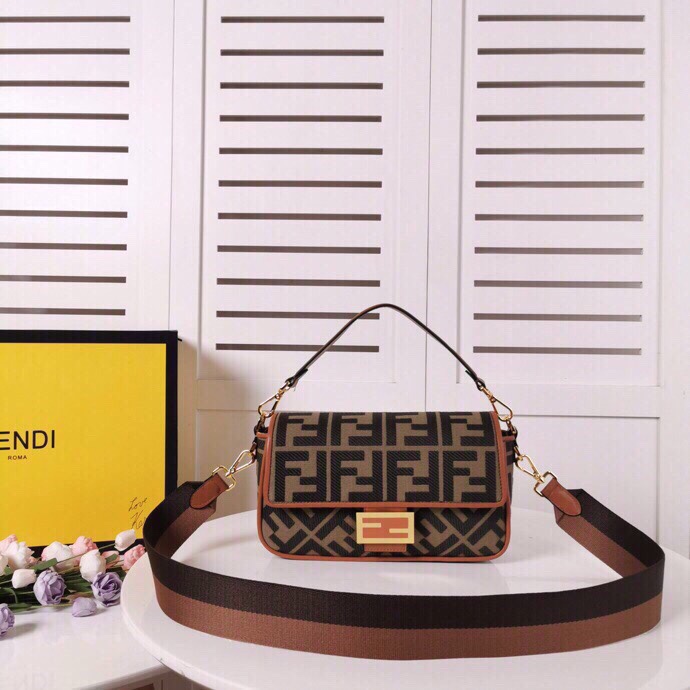 Fendi BAGUETTE Khaki canvas bag Mid