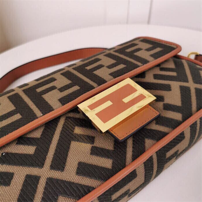 Fendi BAGUETTE Khaki canvas bag Mid