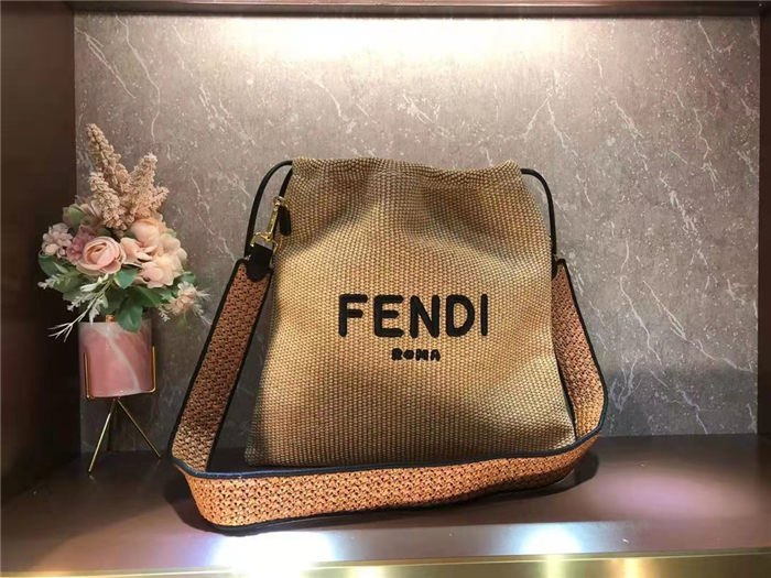 Fendi PACK MEDIUM POUCH Raffia Camel Mid