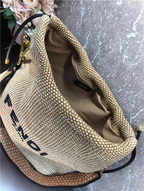 Fendi PACK MEDIUM POUCH Raffia Camel Mid