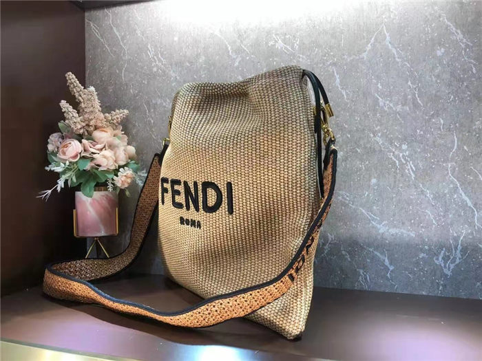 Fendi PACK MEDIUM POUCH Raffia Camel Mid