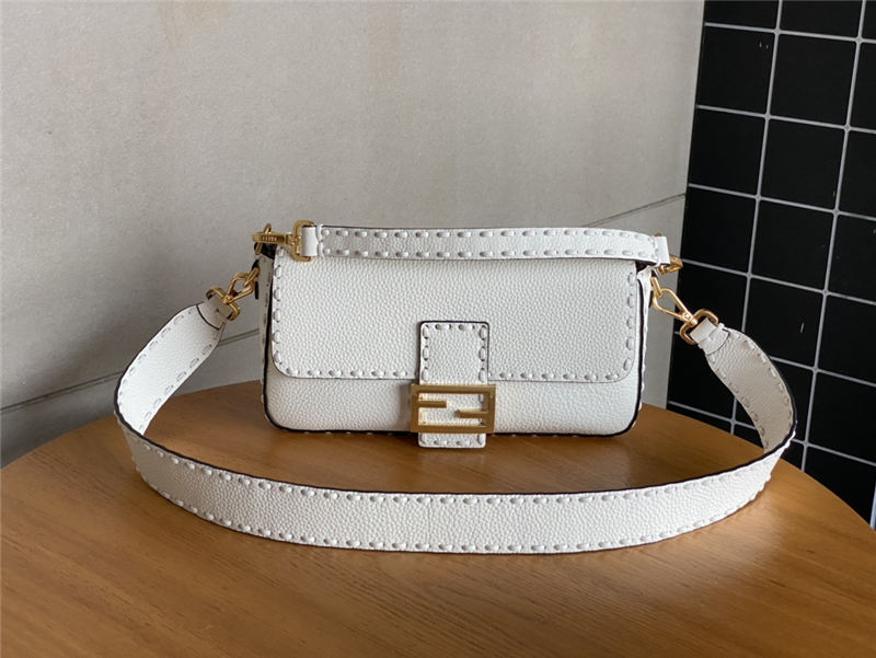 BAGUETTE Selleria bag with oversized topstitching Beige High