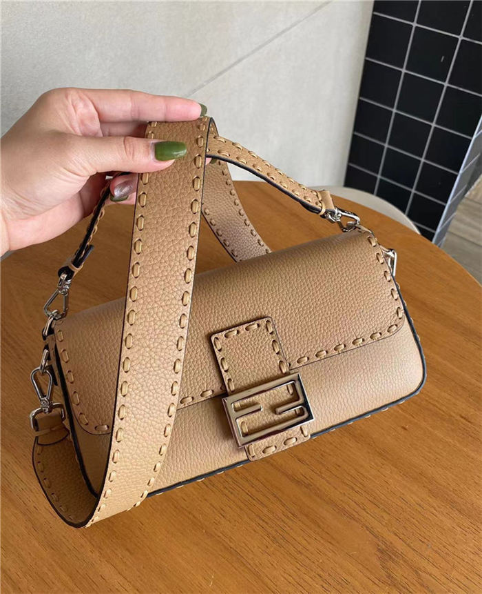 BAGUETTE Selleria bag with oversized topstitching Beige High