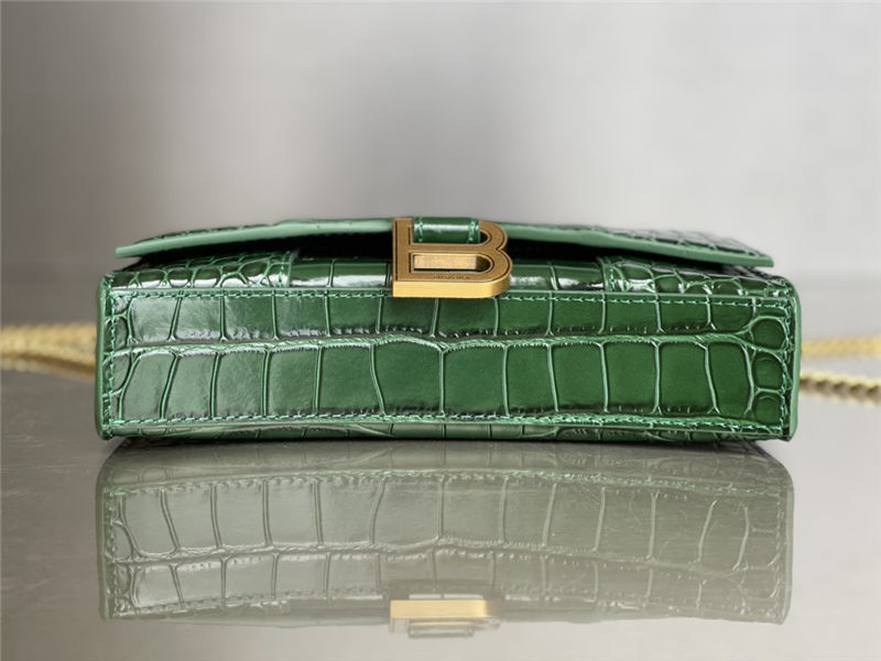 WOMEN'S HOURGLASS WALLET ON CHAIN IN Shiny Crocodile Embossed Green High