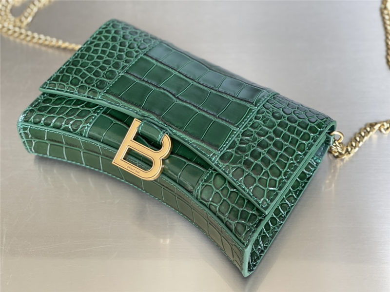 WOMEN'S HOURGLASS WALLET ON CHAIN IN Shiny Crocodile Embossed Green High