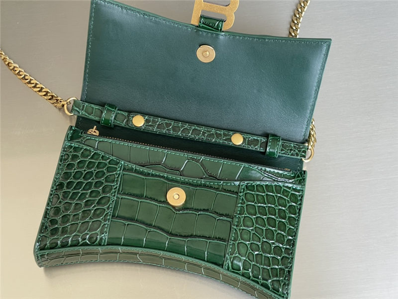 WOMEN'S HOURGLASS WALLET ON CHAIN IN Shiny Crocodile Embossed Green High