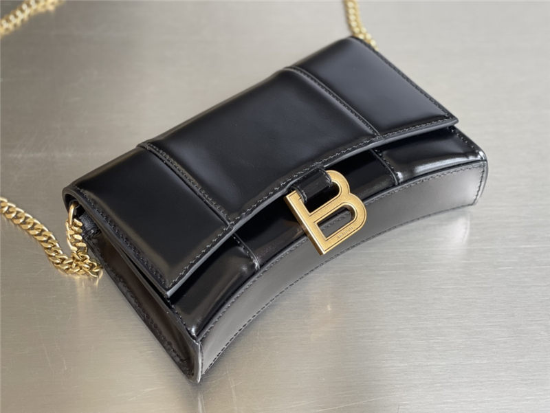 WOMEN'S HOURGLASS WALLET ON CHAIN IN Leather Black-Gold High