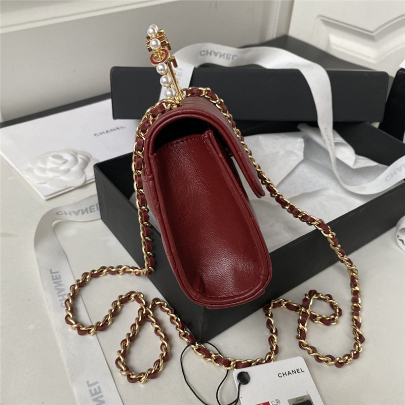 FLAP PHONE HOLDER WITH CHAIN AP3512 Lambskin, Imitation Pearls, Enamel & Gold-Tone Metal Burgundy A