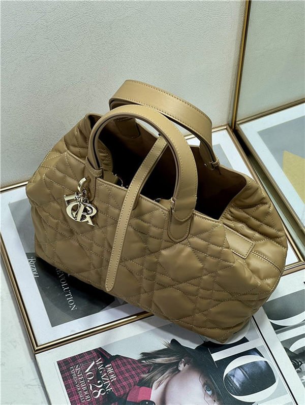 MEDIUM DIOR TOUJOURS BAG Macrocannage Calfskin Tan High